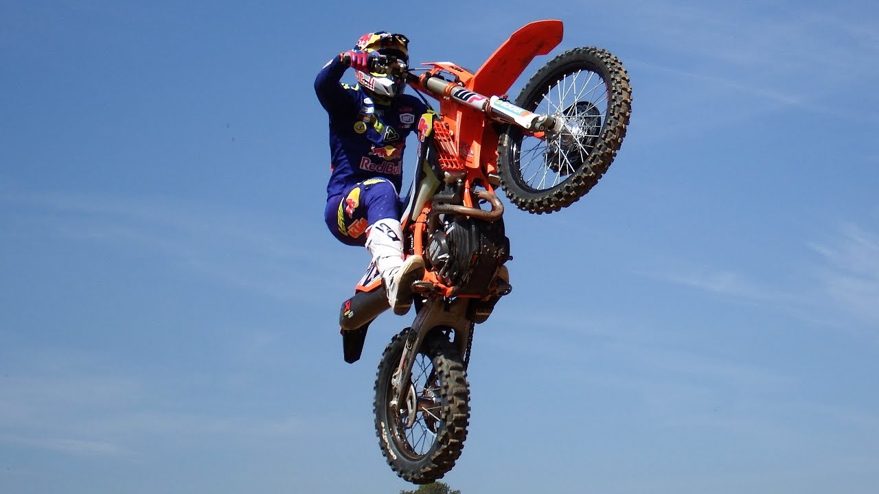 Jonny Walker, Lettenbichler & Uusna – Ametlla Park by Jaume Soler