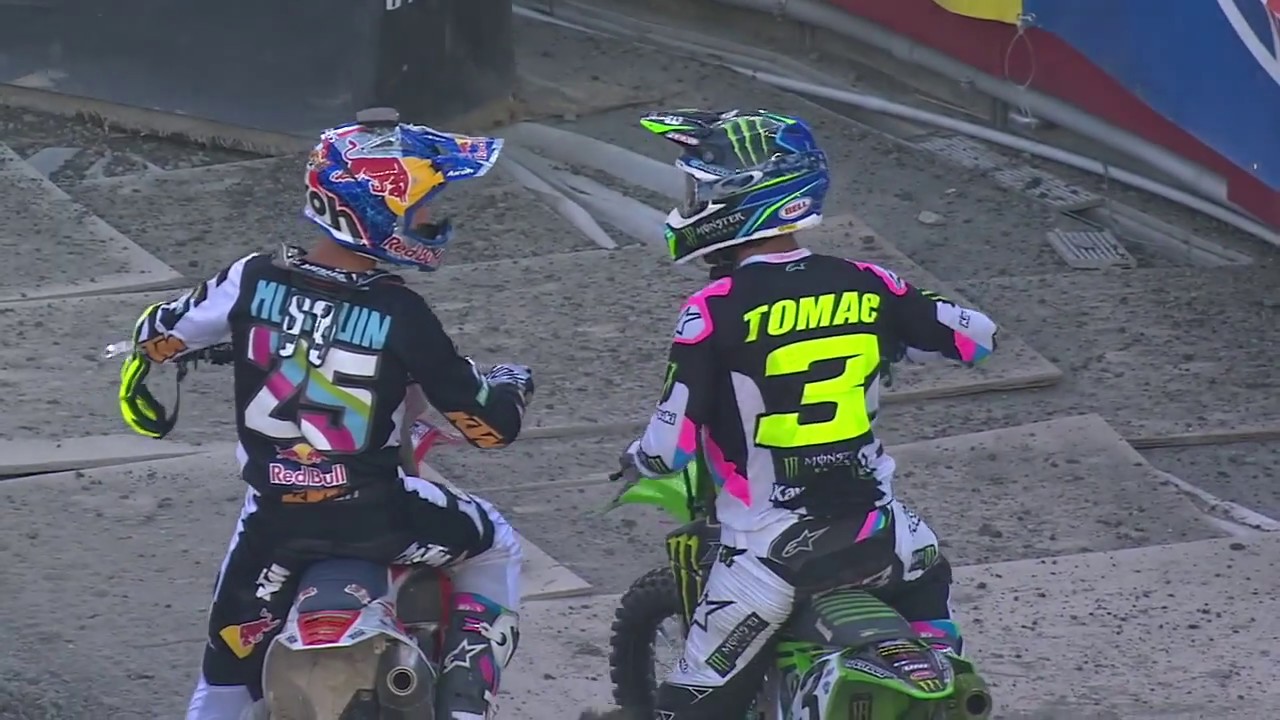 MARVIN MUSQUIN’S PASS ON ELI TOMAC IN FOXBOROUGH