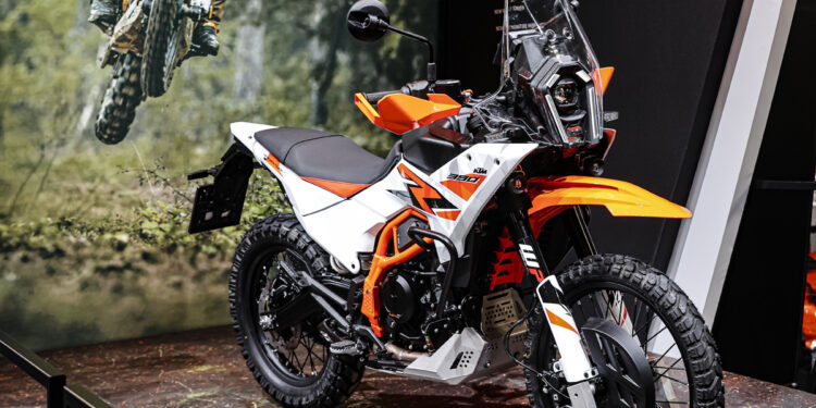 KTM Reveals 2025 390 Adventure R and 390 Enduro R at EICMA!