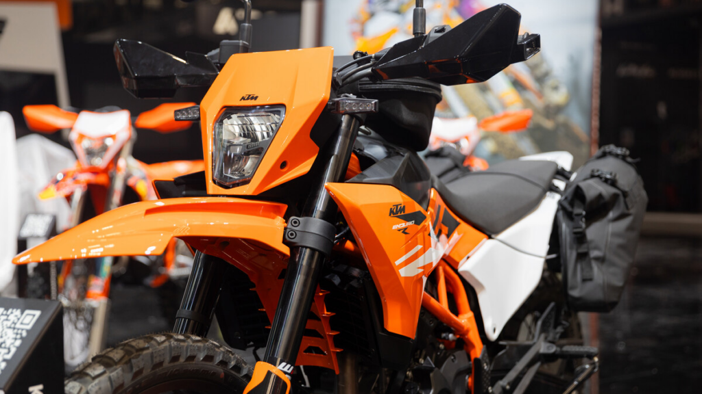 KTM Reveals 2025 390 Adventure R and 390 Enduro R at EICMA! Enduro Channel