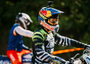 Jonny Walker Shows His Triumph Race Bike Before Erzberg Rodeo 2025!